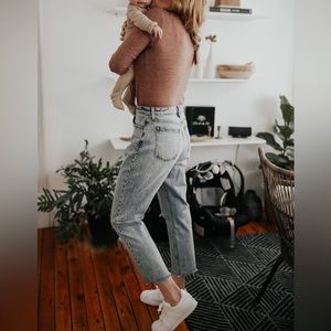 Abercrombie High Rise Curve Love Mom Jeans